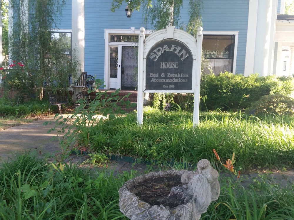 Spahn House Bed and Breakfast - Property Image 6