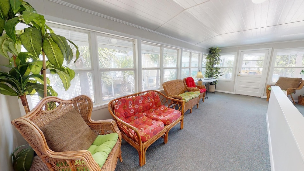 Beach Nugget by Tybee Vacation Rentals