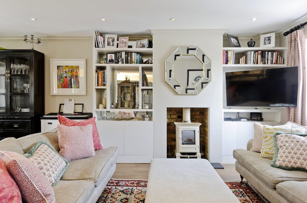 Delightful 3-bed Family Home Bayswater