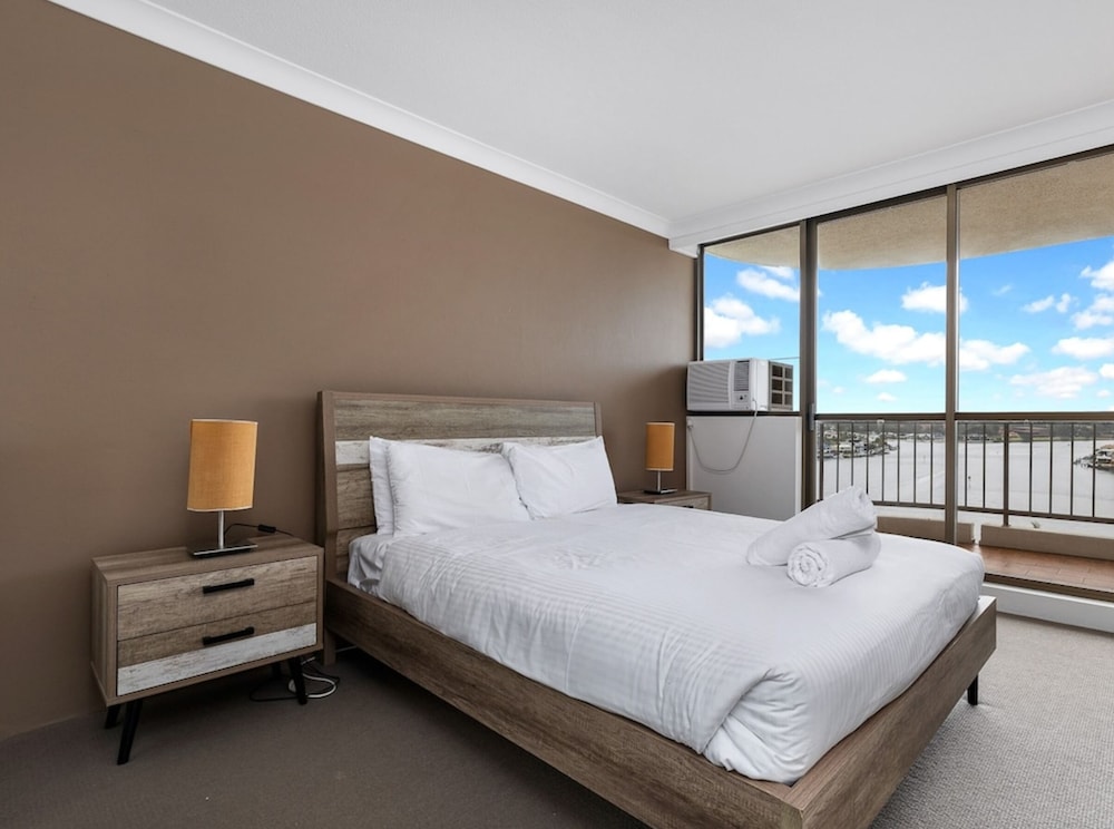 2 BR With Beautiful Views