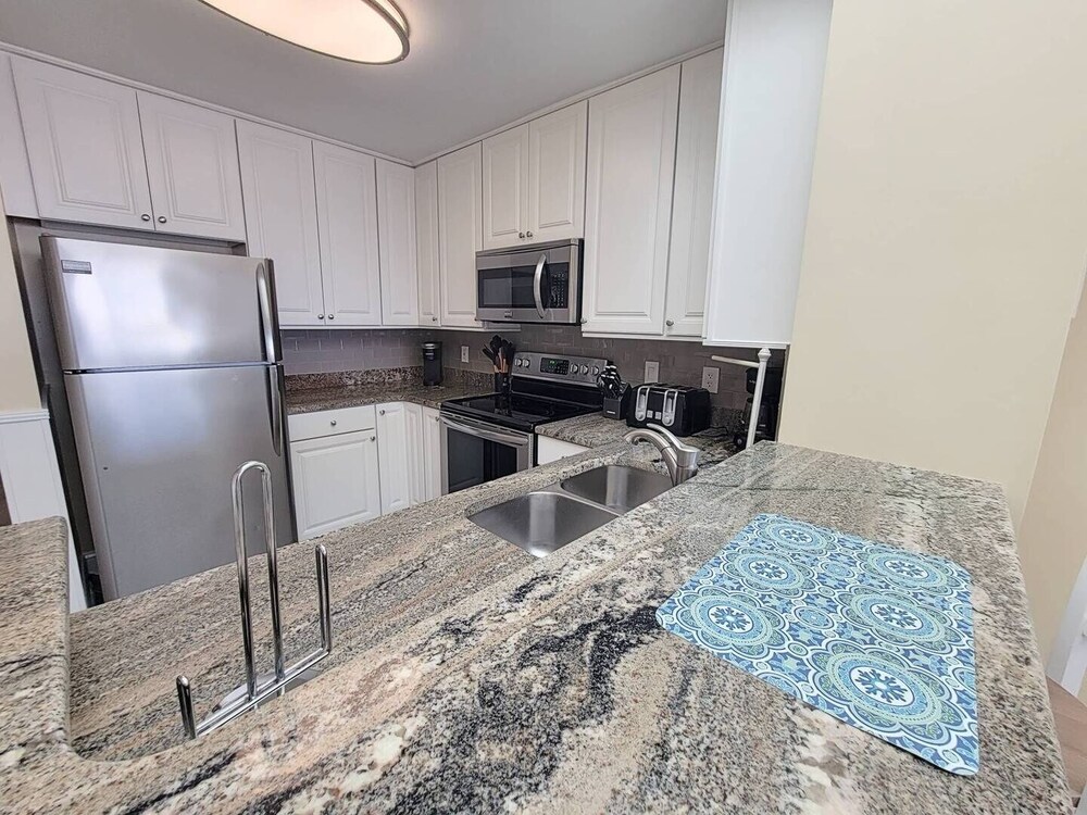 Tilghman Beach And Racquet Club 322 3 Bedroom Condo by RedAwning view 5