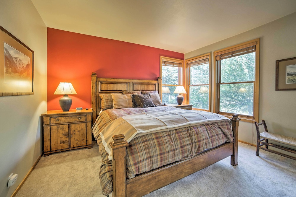 Mammoth Lakes Vacation Rental w/ Community Hot Tub view 3