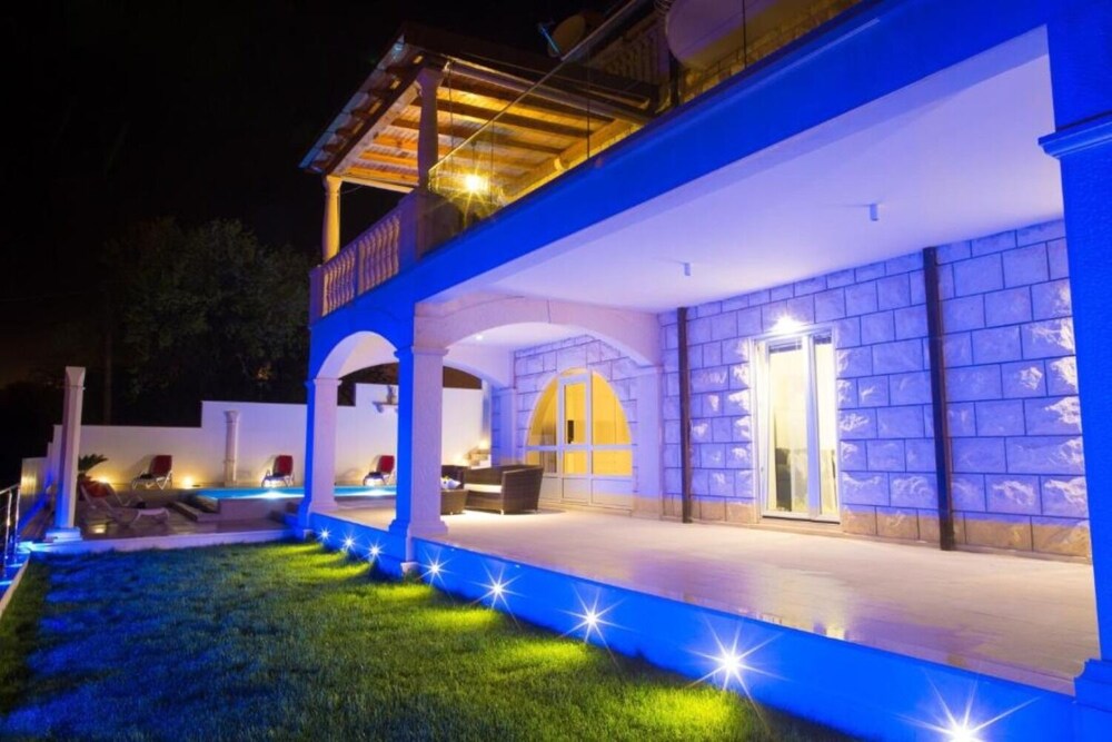 Franco - With sea View and Swimming Pool - H