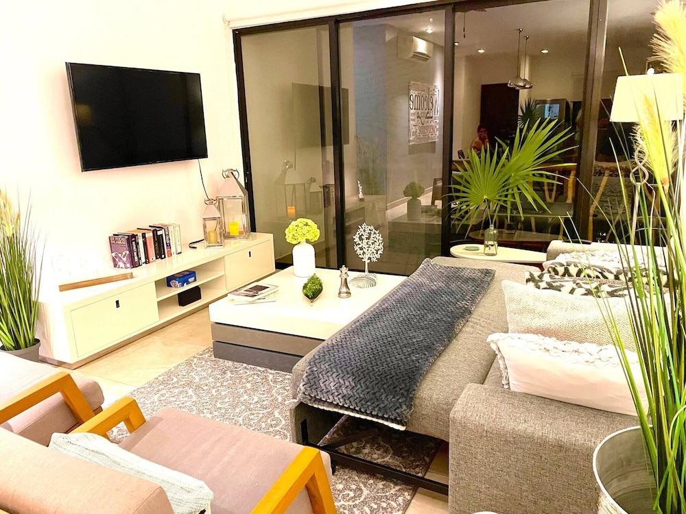 Sleeps 4-6-amazing 2 Bedroom Ph With Bbq & Jacuzzi