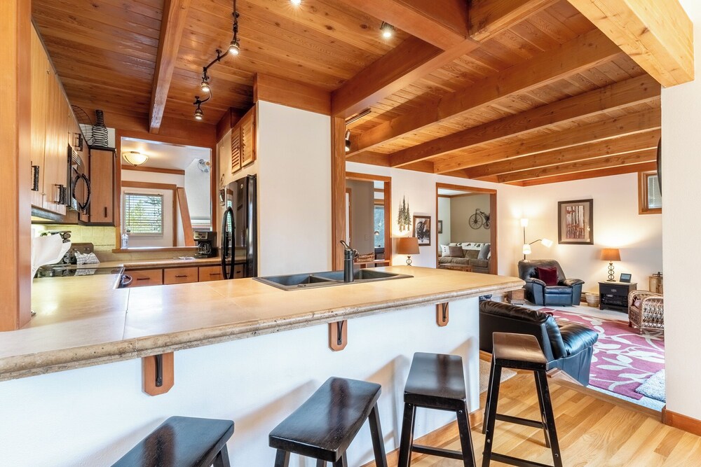 Tennis Townhomes #1340: 2