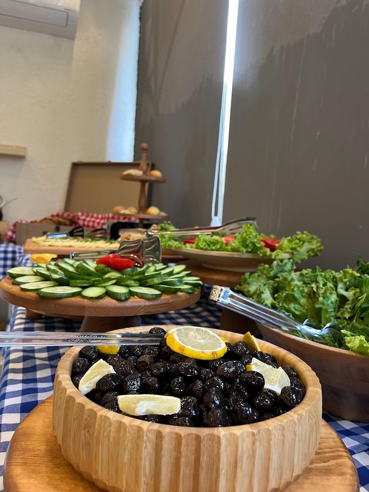 Bonnie City Hotel - Image 64