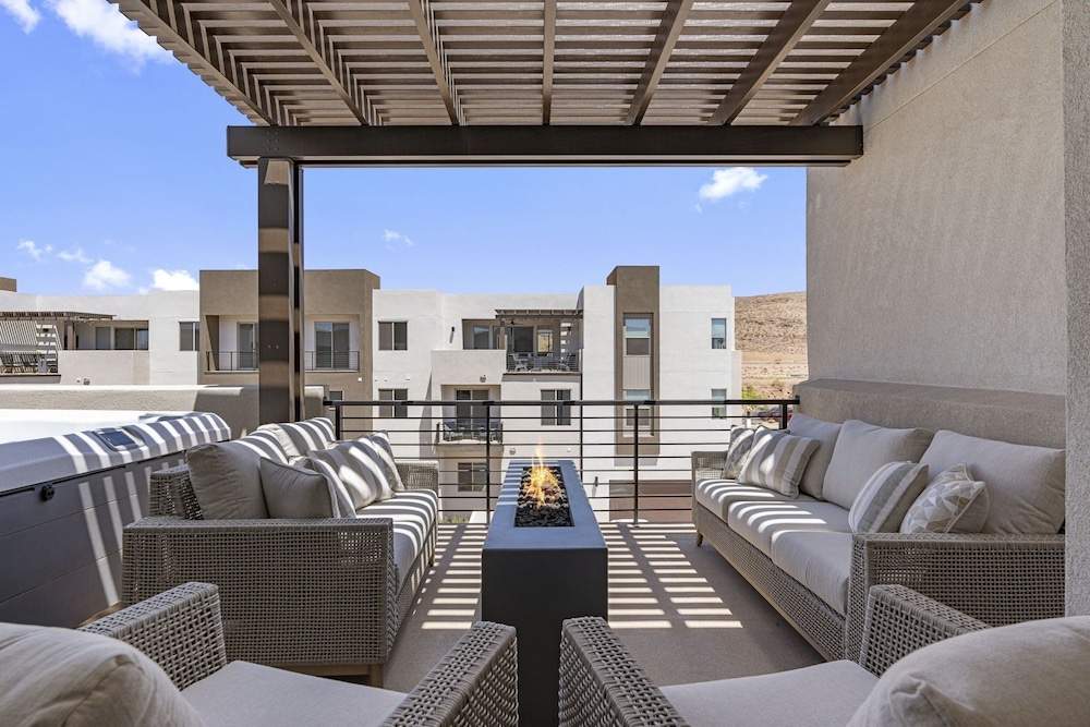 The Crash Pad 5 Bedroom Townhouse