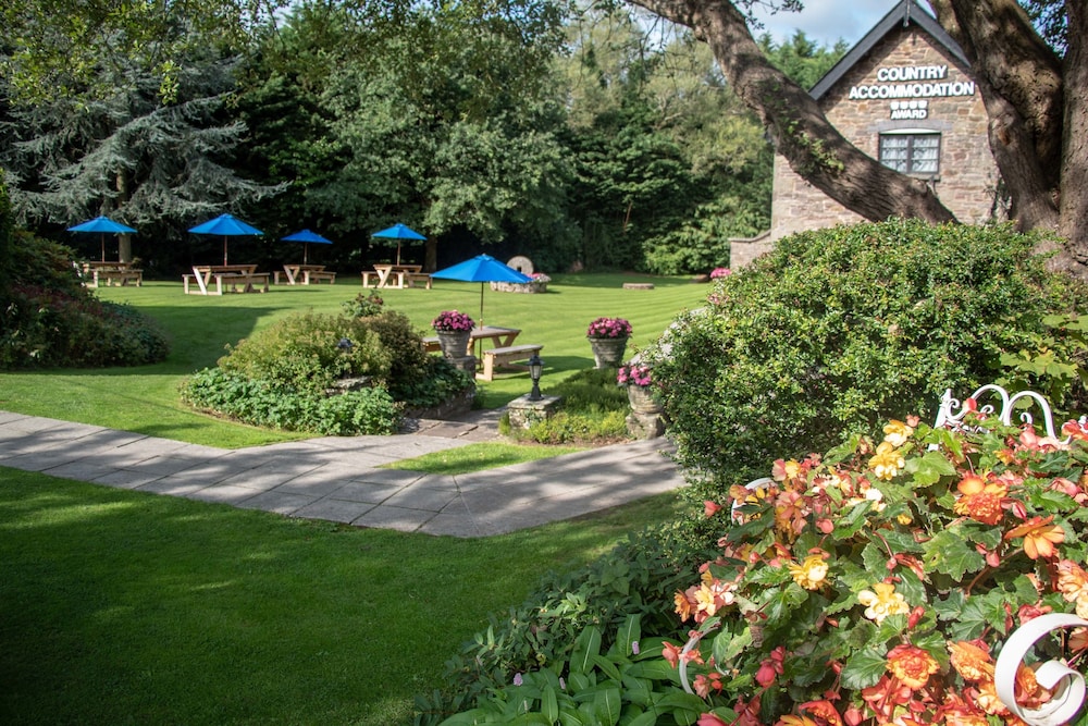 The Greyhound Inn & Hotel