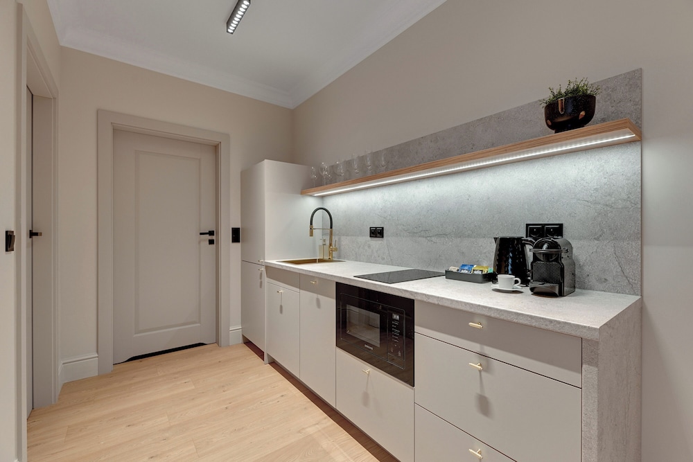 Doki Living - Foodhall & Parking by Downtown Apartments