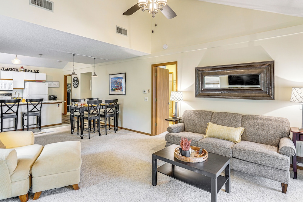 Pet-friendly Condo w/ Pool Access in Osage Beach