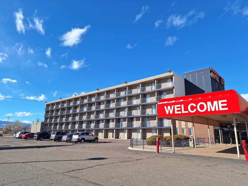 American Motel view 3