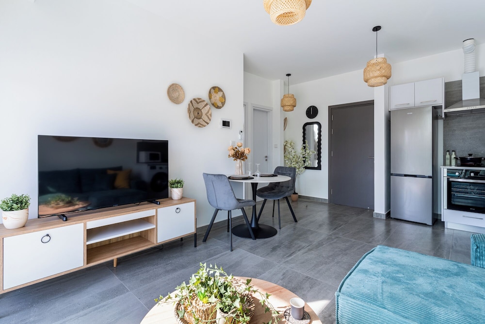 Azoria - Stylish 1-BR Apartment in Kiti