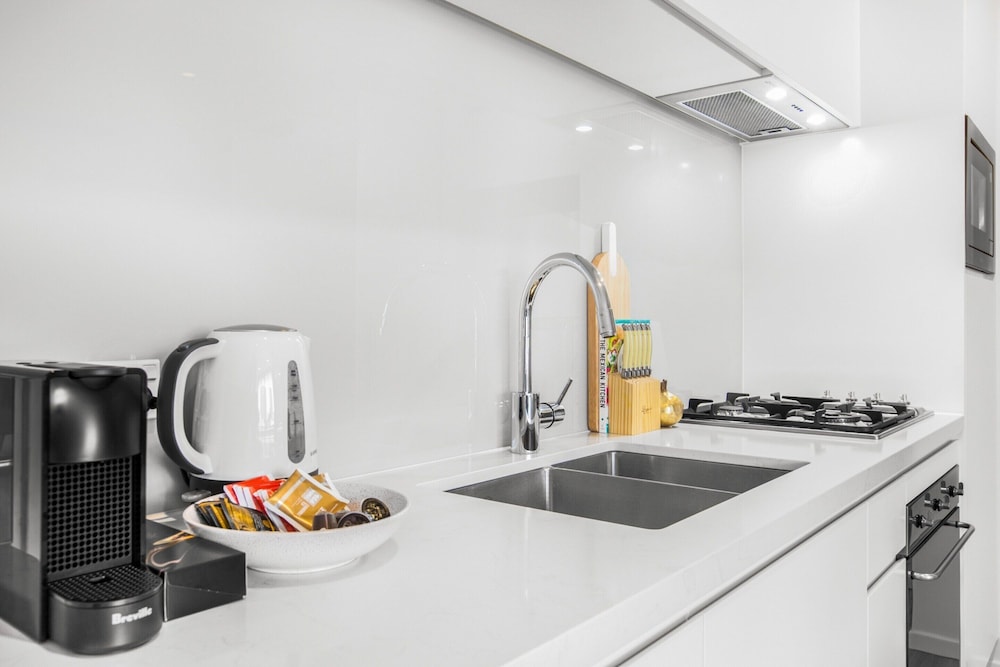 Surfers Paradise 2-bed Near Beach With Pool & Gym