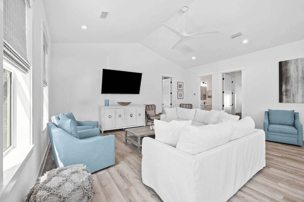 Juan Fine Day by Avantstay Sleeps 18 Heated Pool + Golf Cart