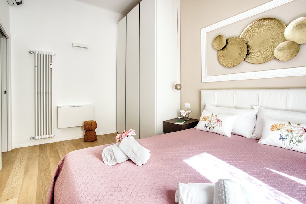 Old Milan Navigli Family Apartments