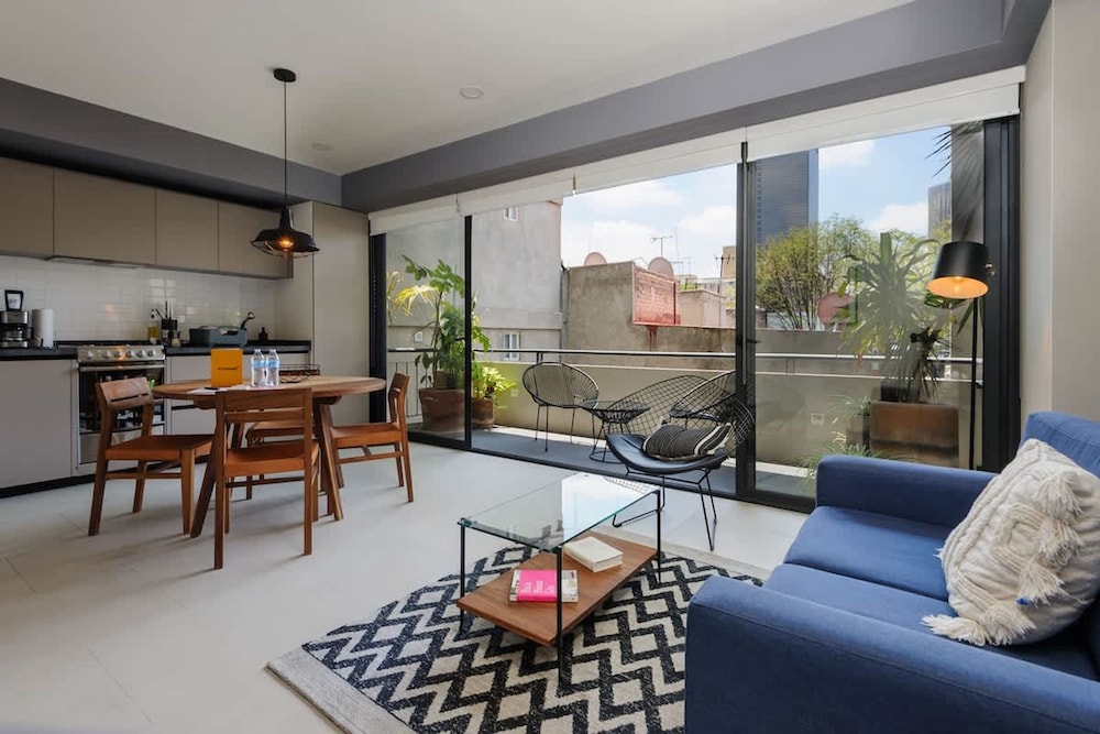 w Majestic 1BR w Balcony in Cuauht moc — Mexico City