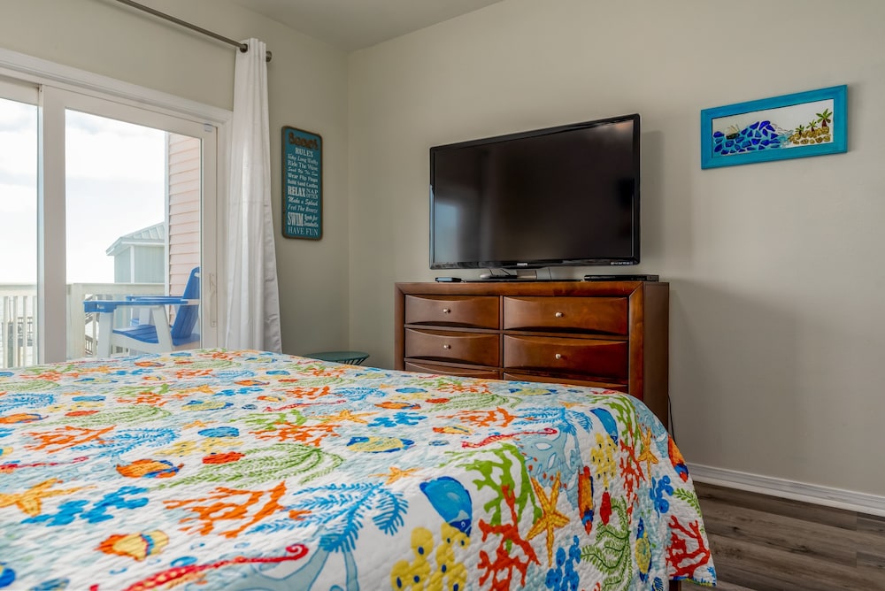 Wave Louder - Gulf View Beach House With New Private Heated Pool! Pet Friendly! 5 Bedroom Home by RedAwning view 4
