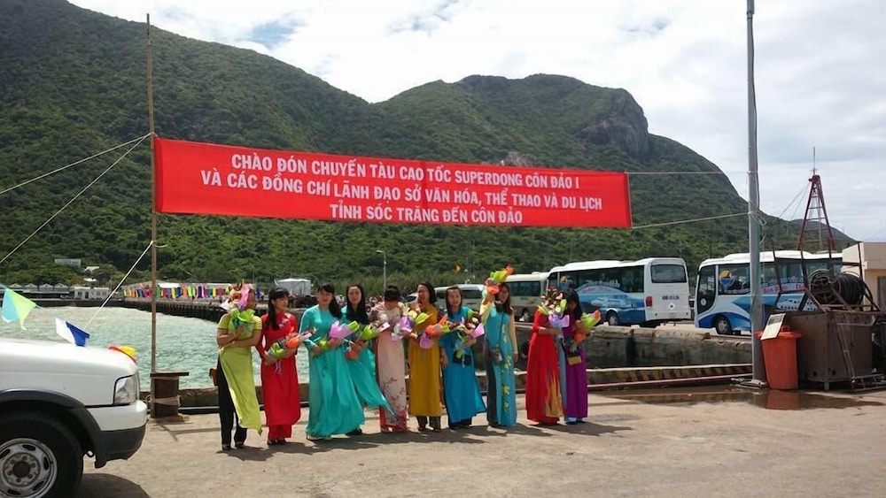 Nha Khach Con Dao