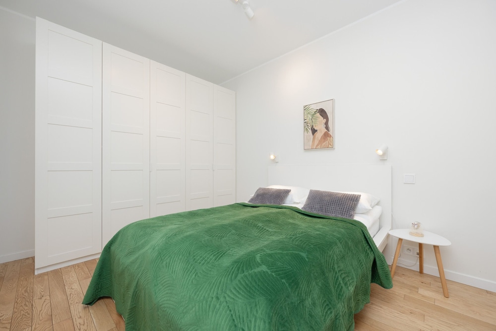 Muranów Apartment Parking by Renters view 2