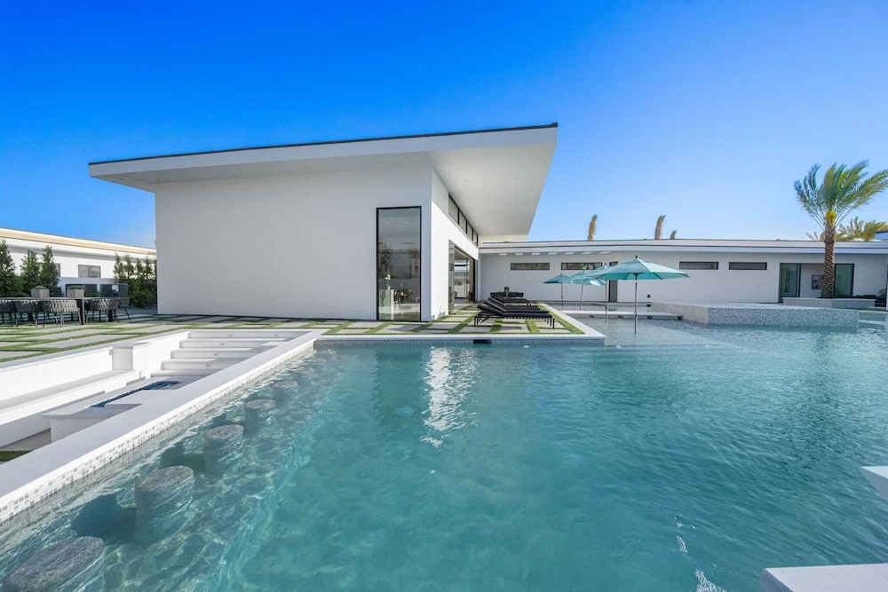 Sleeps 23 Luxury Villa w/ Pool, Hot Tub & Pickleball Court Bravo Villa 10