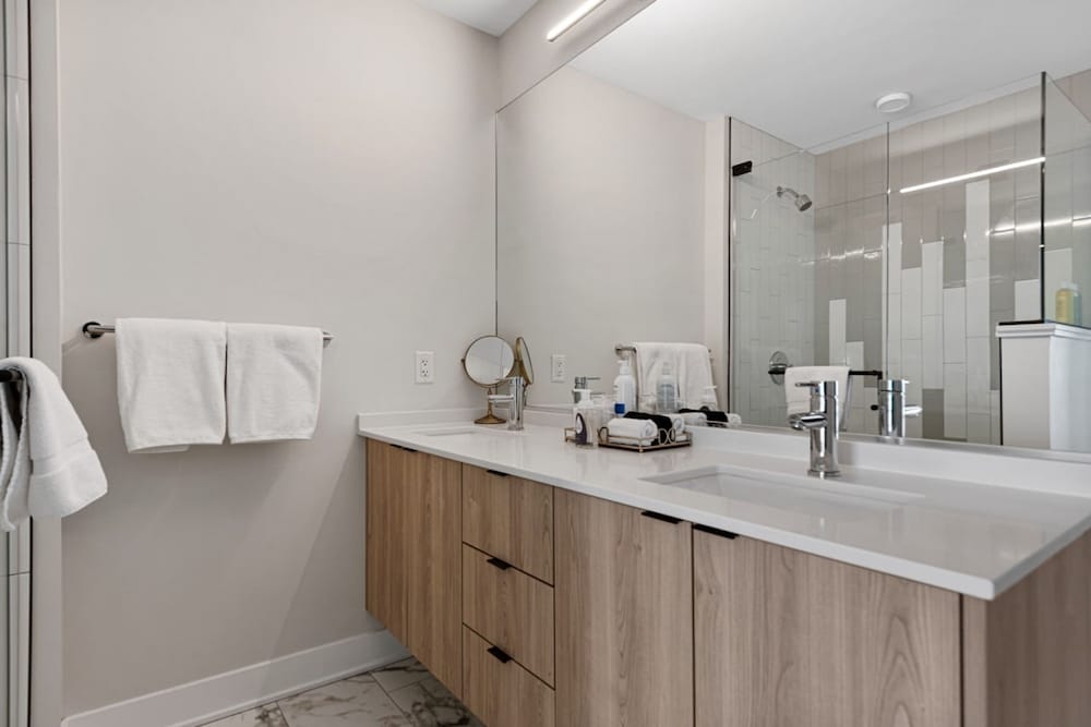 Unforgettable Stay High End 2BR Easy City Access