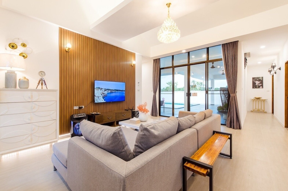 Full moon Bay hua hin Cha-am