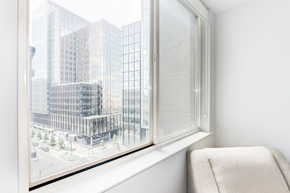 Elegant 2BR Apartment Minutes From DC