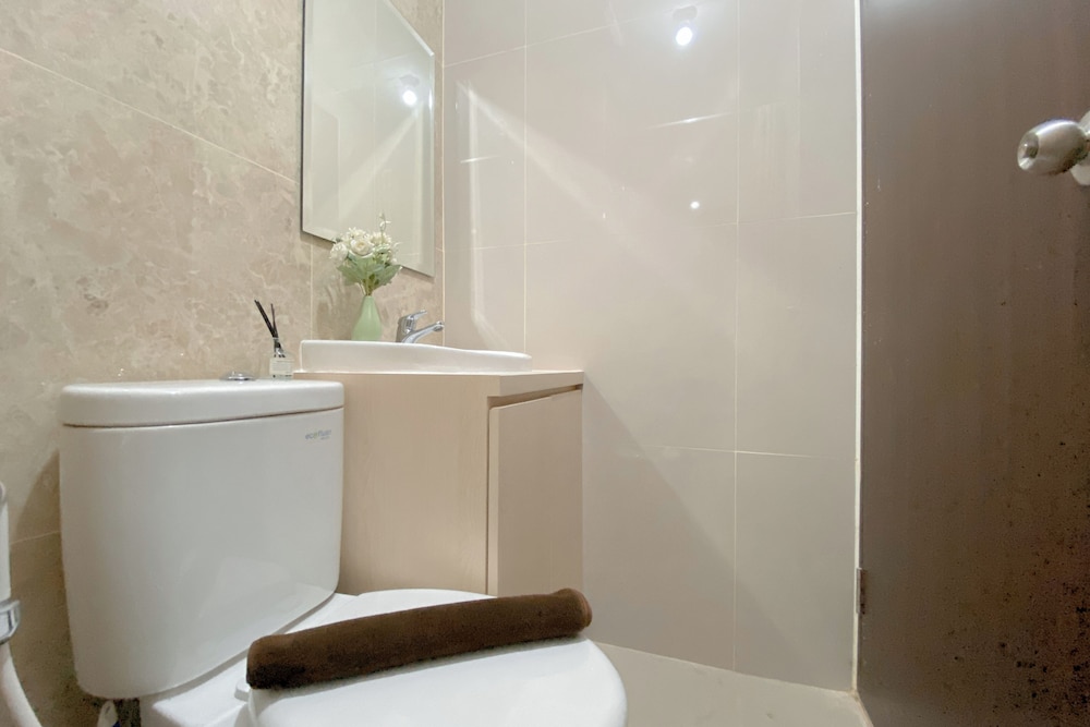 Elegant And Comfy Studio At Transpark Cibubur Apartment