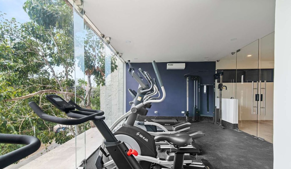 1 Br. LX Amenities Prime Location