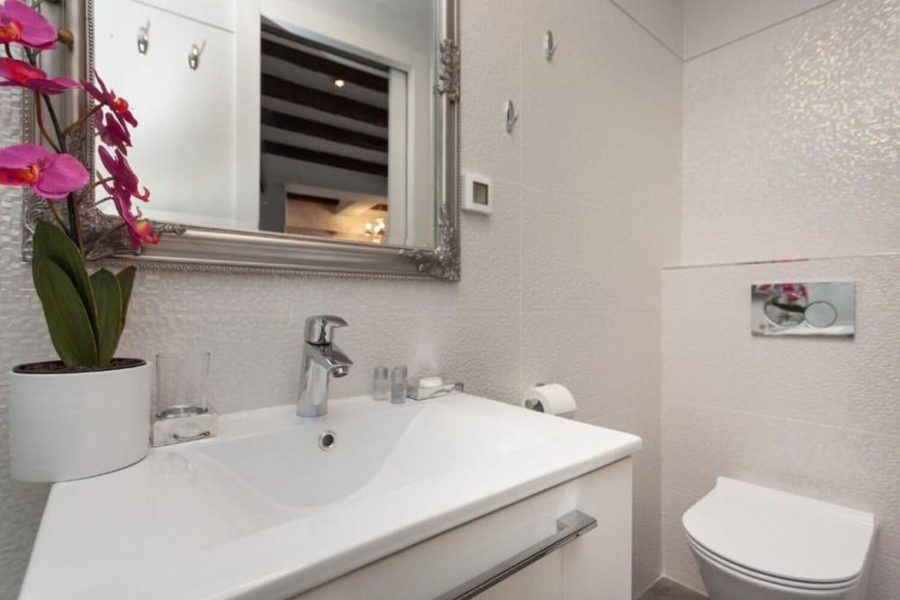 Regent 2 - Exclusive Location - SA view 2