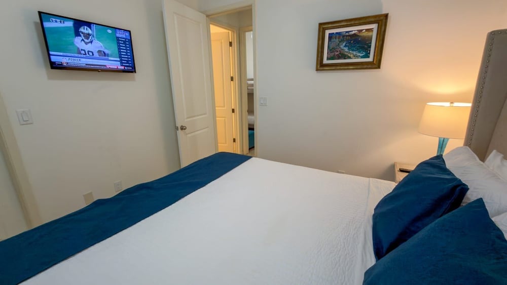 Channel Views Private Boat Slip Pool & Patio 3 Bedroom Apts