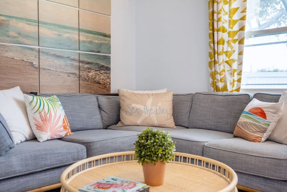Fun Family-friendly Largo Home Heated Pool