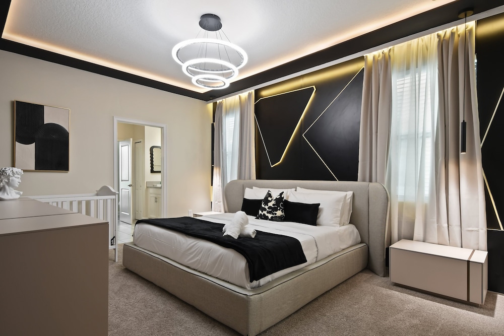 Epic Family Getaway: Themed Villa Near Disney !