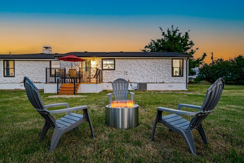 Spacious House-single Level Near Lake Huge Parking