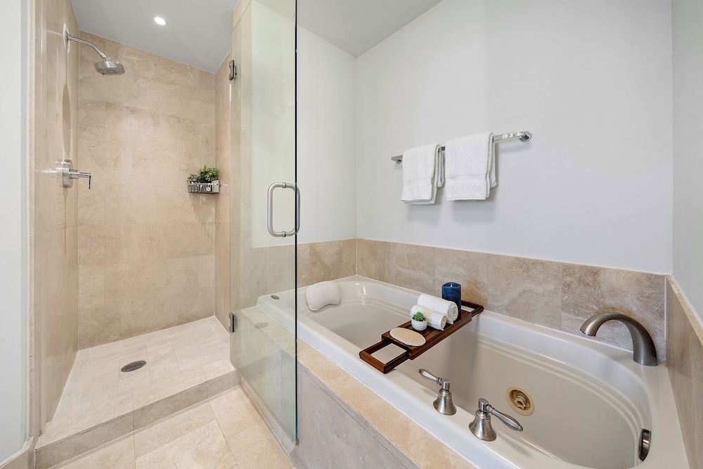 Luxury Vacation Rentals at Fontainebleau Miami Beach by LRMB