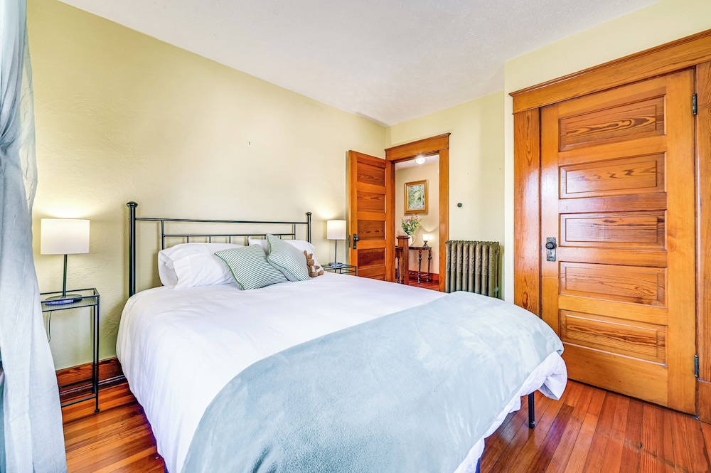 Dog-friendly Atlantic Farmhouse w/ Spacious Yard!
