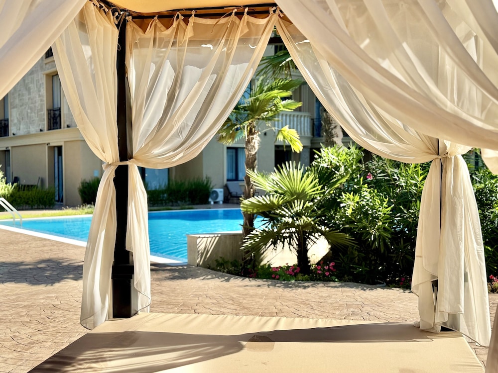 Menada Aphrodite Green Apartments