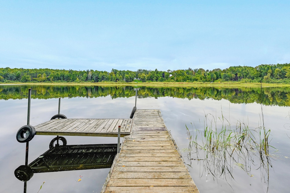 Dock & Lake Access: Cabin 4 Mi to Ice Age Trail!