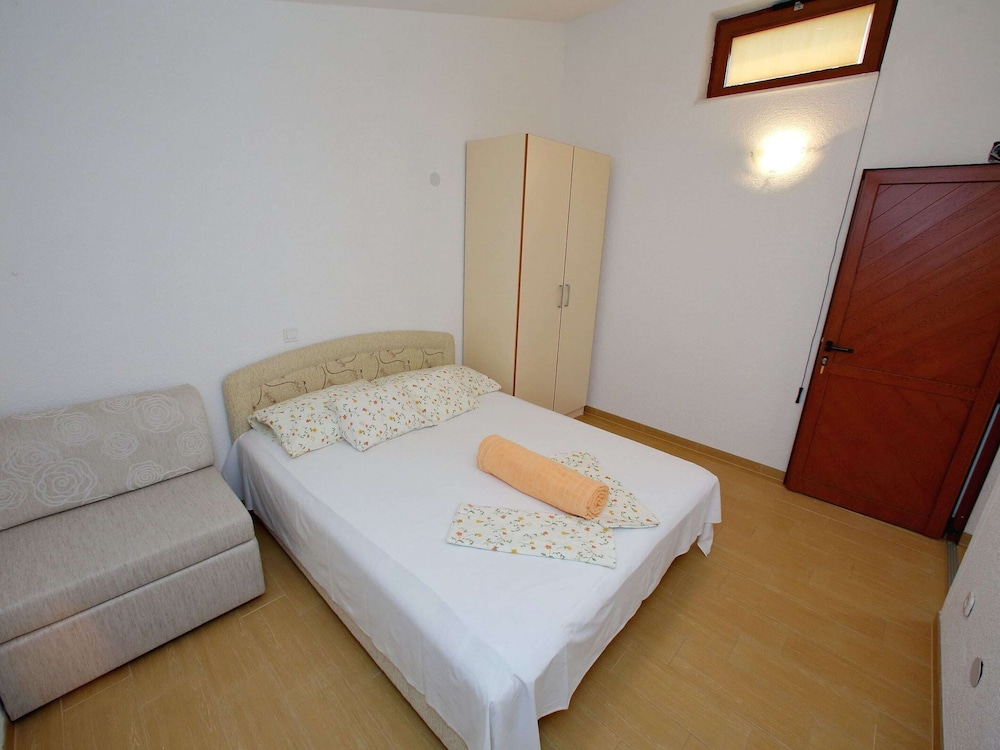 Fantastic Holiday Home With Amazing Garden, Private Pool, Directly on the Beach view 2