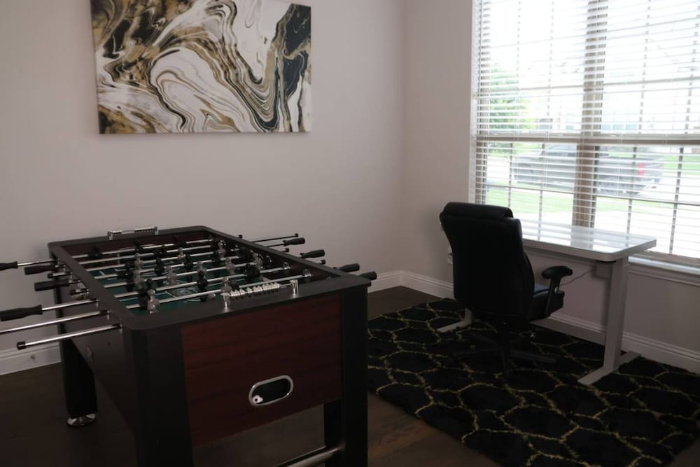 Spacious Home w Putting Green -for Extended Stays