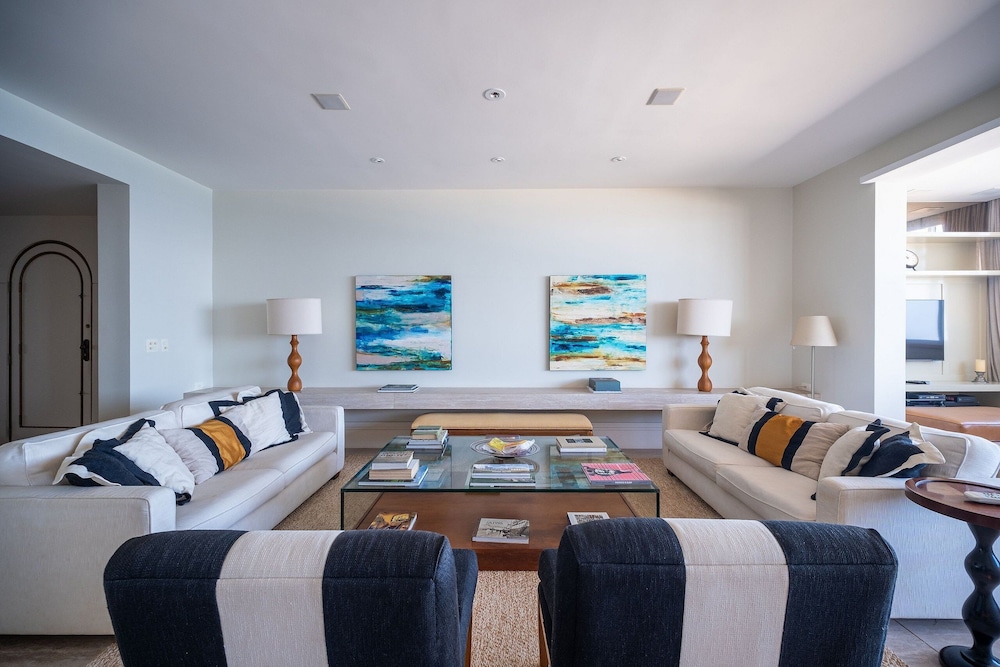 Copacabana – Av. Atlântica | 3 suítes, Vista Mar, 1 min praia de Copacabana - por Casapē Rio