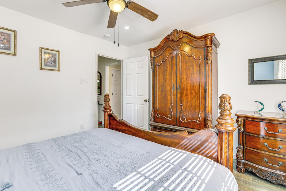 7 Mi to Dtwn Houston: Family Home w/ Patio & Yard