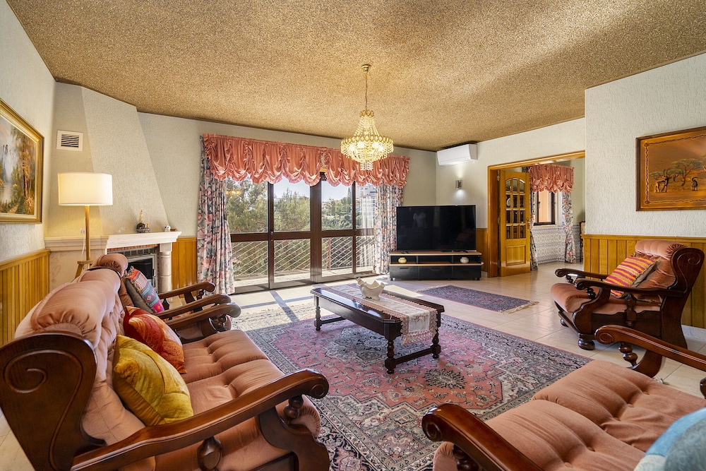 Perfect Family Hideout Residence W/Ac & 4Br + 5Ba