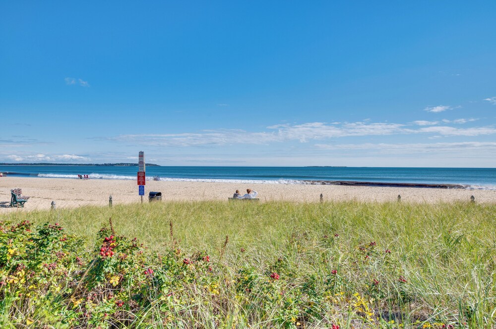 'beachfront 12' Condo on Old Orchard Beach