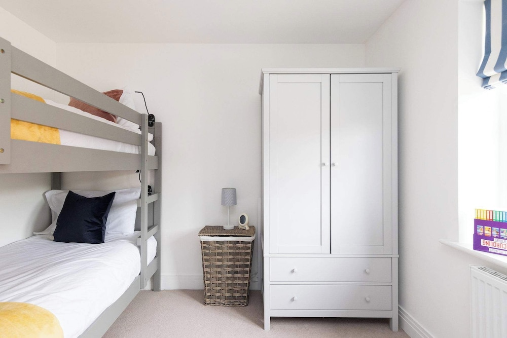 Modern Family Retreat Nr Beaches and Marina