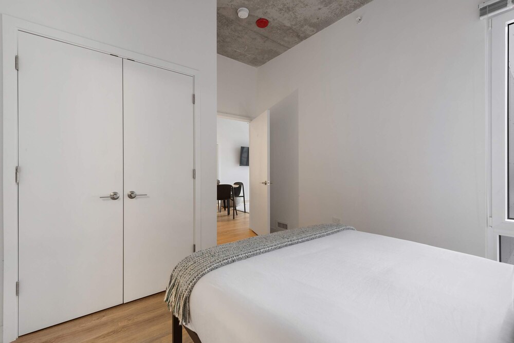 4BR Lincoln Park Getaway Steps to Red Line