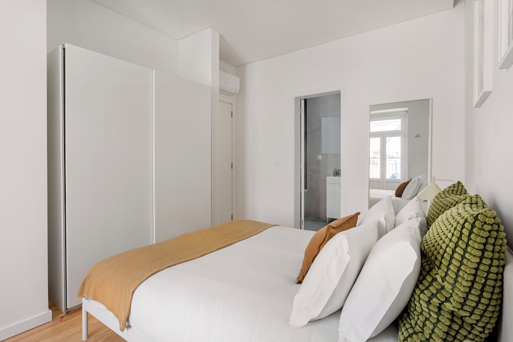 AB10 Modern Lisbon