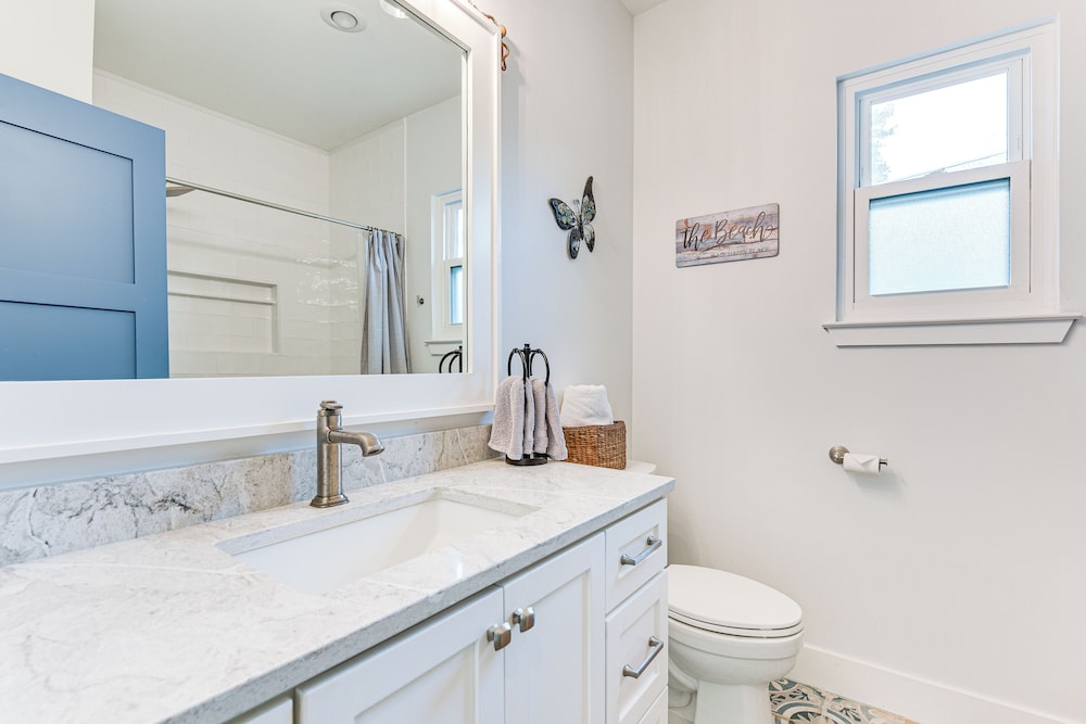 Tranquility & Nearby Beach Access: Private Oasis