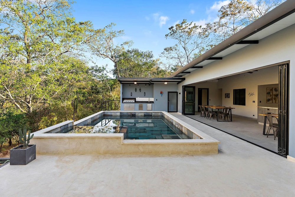 Brand-New 6BD Giant with Private Pool by SPCR