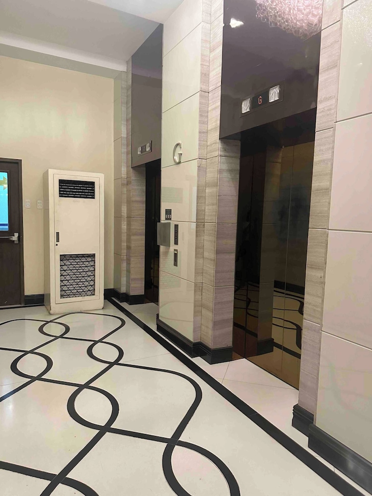 Luxurious Studio in Mckinley Hill With City View